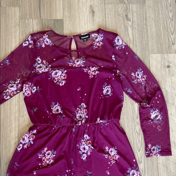 NWOT Floral Romper - Picture 4 of 5